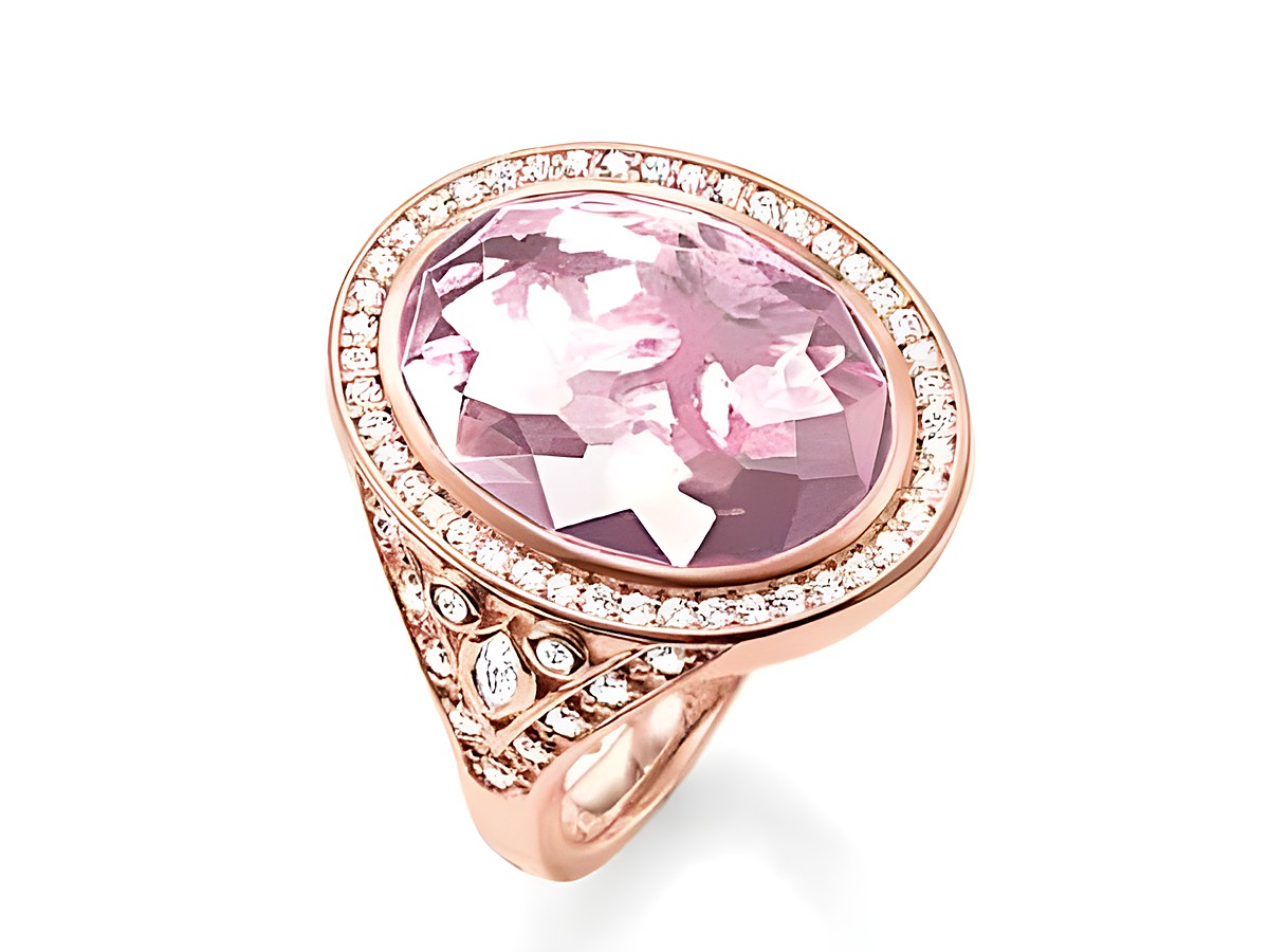 Ring aus Sterling Silber, vergoldet mit Roségold, verziert mit synthetischem Korund in Pink und Zirkonia-Steinen, Größe 52, von Thomas Sabo.