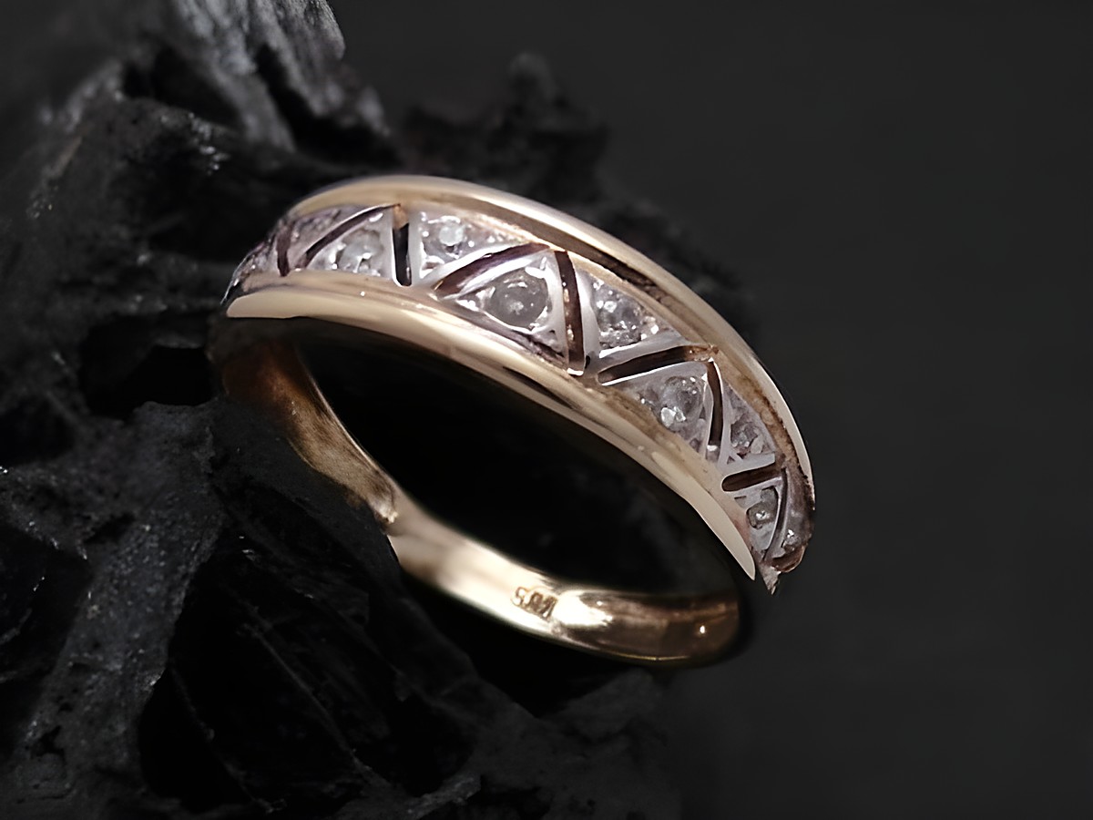 Gold Ring in geheimnisvollem Design, Gold 585 bicolor, besetzt mit Zirkonia, Goldring in Größe 56, Hersteller Juwelier Harnisch, bis Größe 56/18.