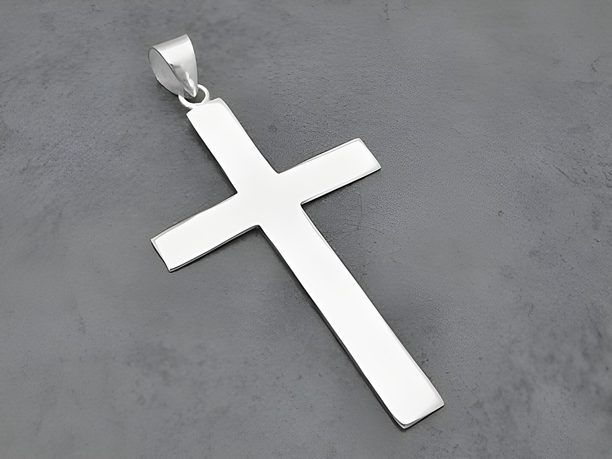 Silber Anhänger in Form eines schlichten Kreuzes, hergestellt von Juwelier Harnisch, ideal für religiöse Schmuckliebhaber.