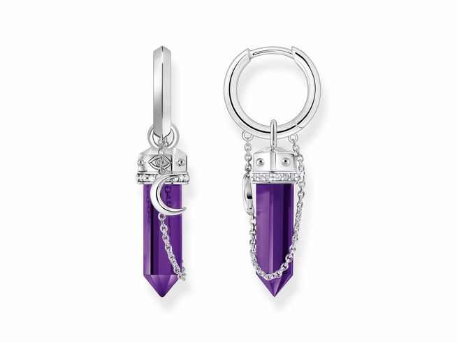 Silberne Creolen von Thomas Sabo mit violettem Zirkonia-Pendel und filigraner Kette, elegant und modern, ideal für besonderen Stil und Anlässe.
