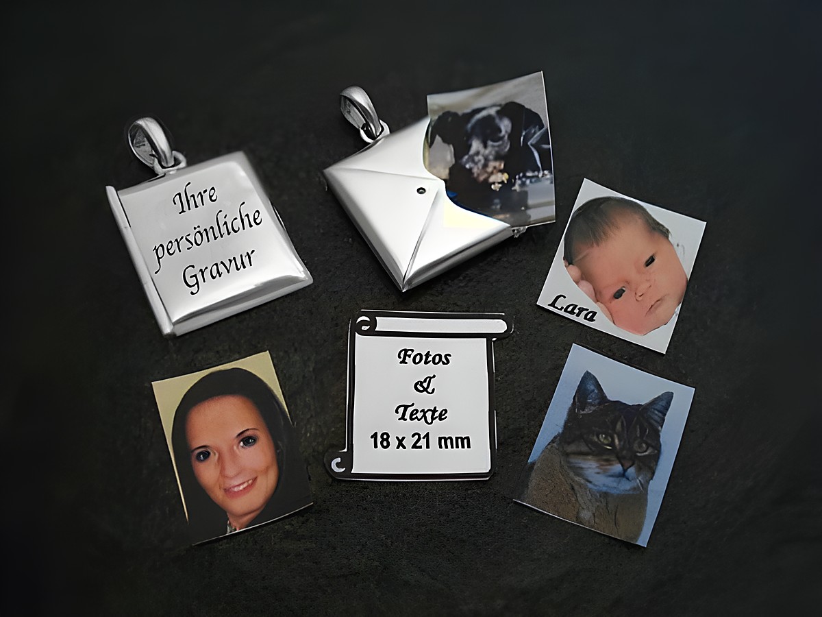 Zwei Medaillons aus Sterling Silber und ein Brief mit persönlicher Gravur sind abgebildet, umgeben von kleinen Fotos von Personen und einem Haustier, die in einem Onlineshop präsentiert werden. – Ansicht 2