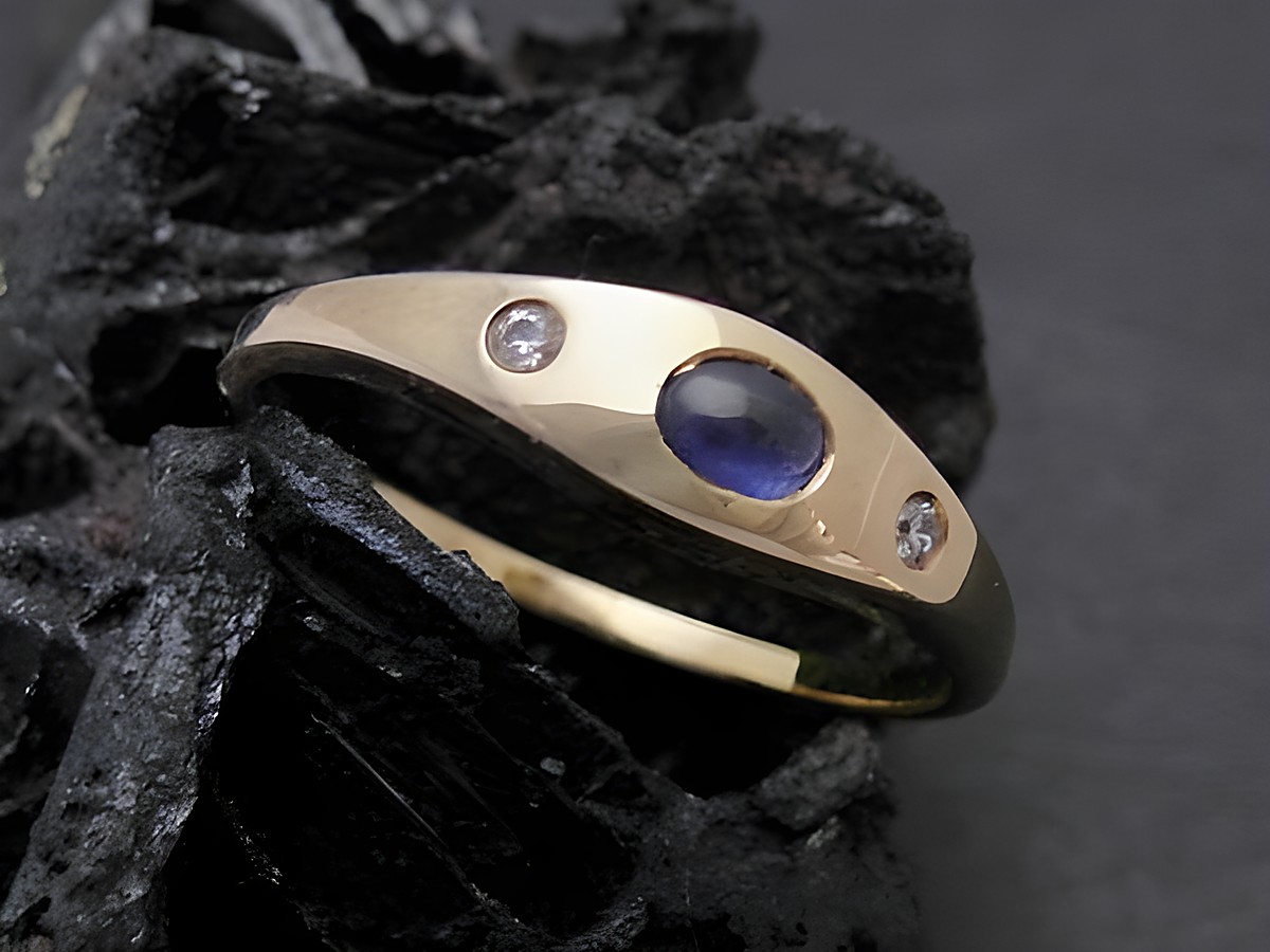 Gold Ring verführerisch Gold 333 mit Safir und Zirkonia, Goldring Größe 56, Hersteller Juwelier Harnisch, bis Größe 56/18.