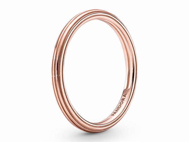 189591048-0 Pandora ME Ring aus Roségold Vergoldung in Größe 48 mit einem eleganten, minimalistischen Design, das durch seine schlanke Form besticht und vielseitig kombinierbar ist.
