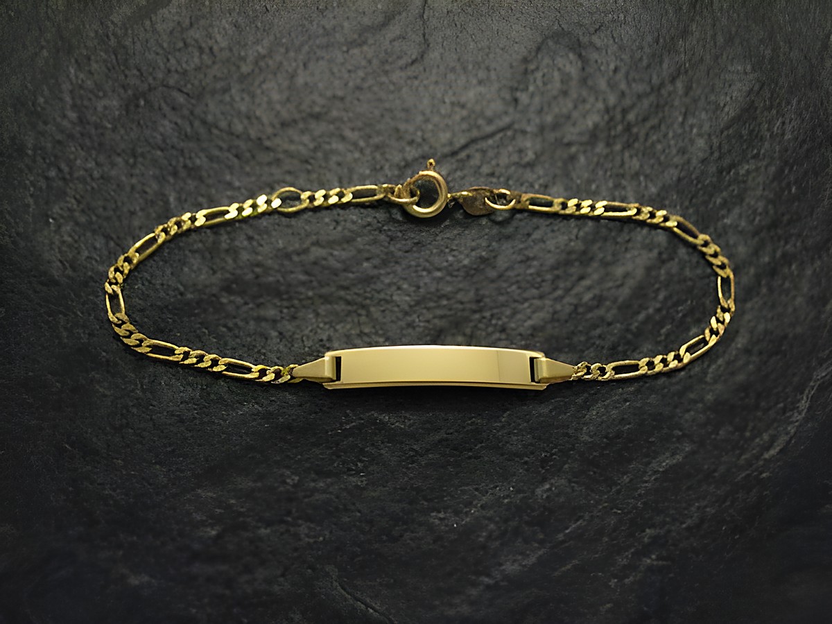 Gravur Armband in Gold 333 mit einer Länge bis 16 cm. Das Armband hat eine elegante Kettenstruktur und eine glatte Fläche für Gravuren. Hersteller ist Juwelier Harnisch.