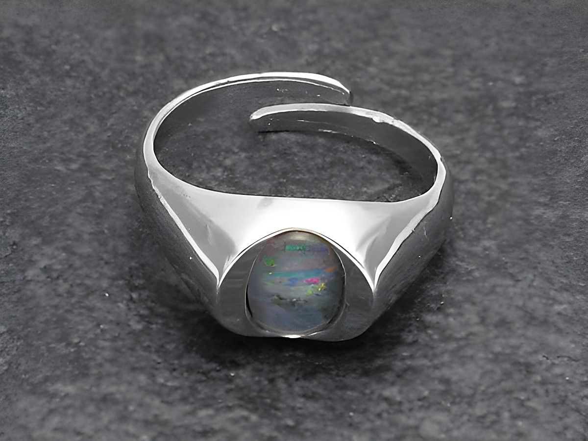 Silberring rho DESIGN verstellbar mit Opal Triplette, Hersteller Juwelier Harnisch, mit rhodiniertem Stein in eleganter Formgebung. Ideal für jeden Anlass.