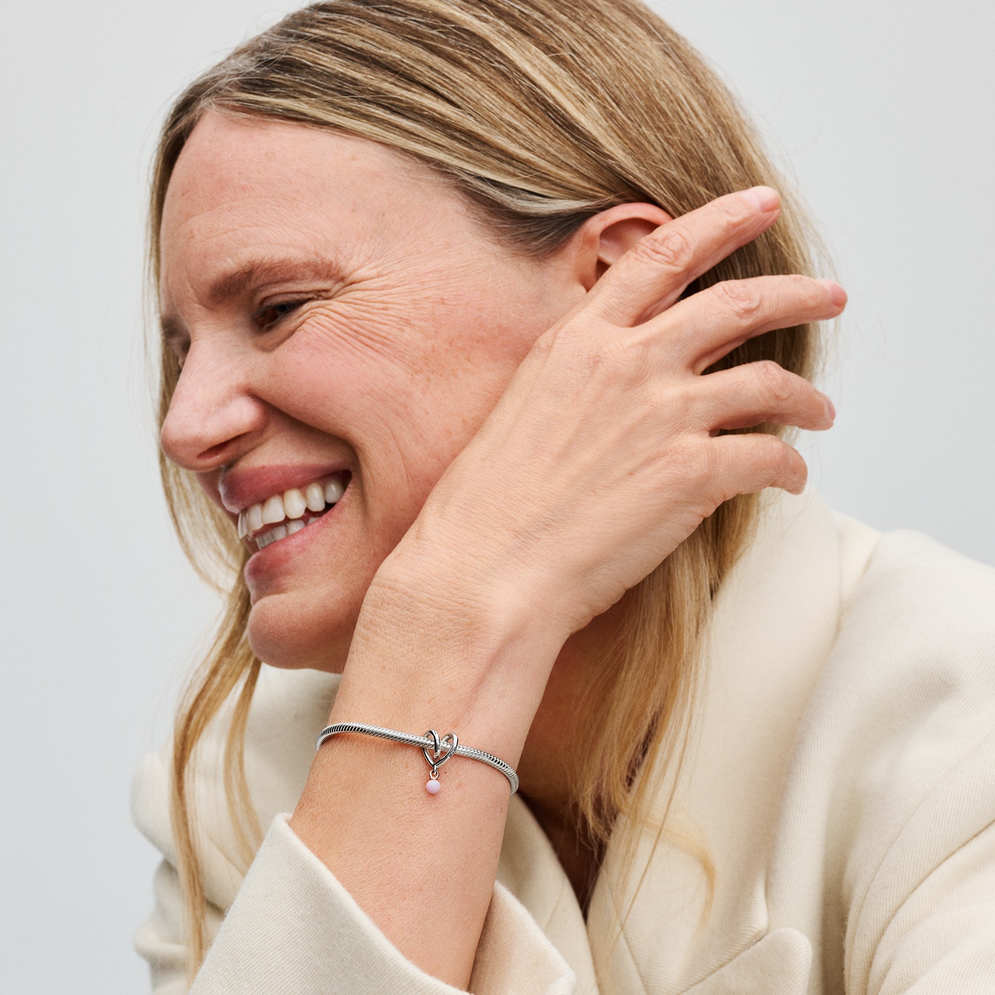 Pandora Bicolor Eingehülltes Herz Charm - Silber + Roségold Vergoldung - Synthetic Opal Pink – Ansicht 4
