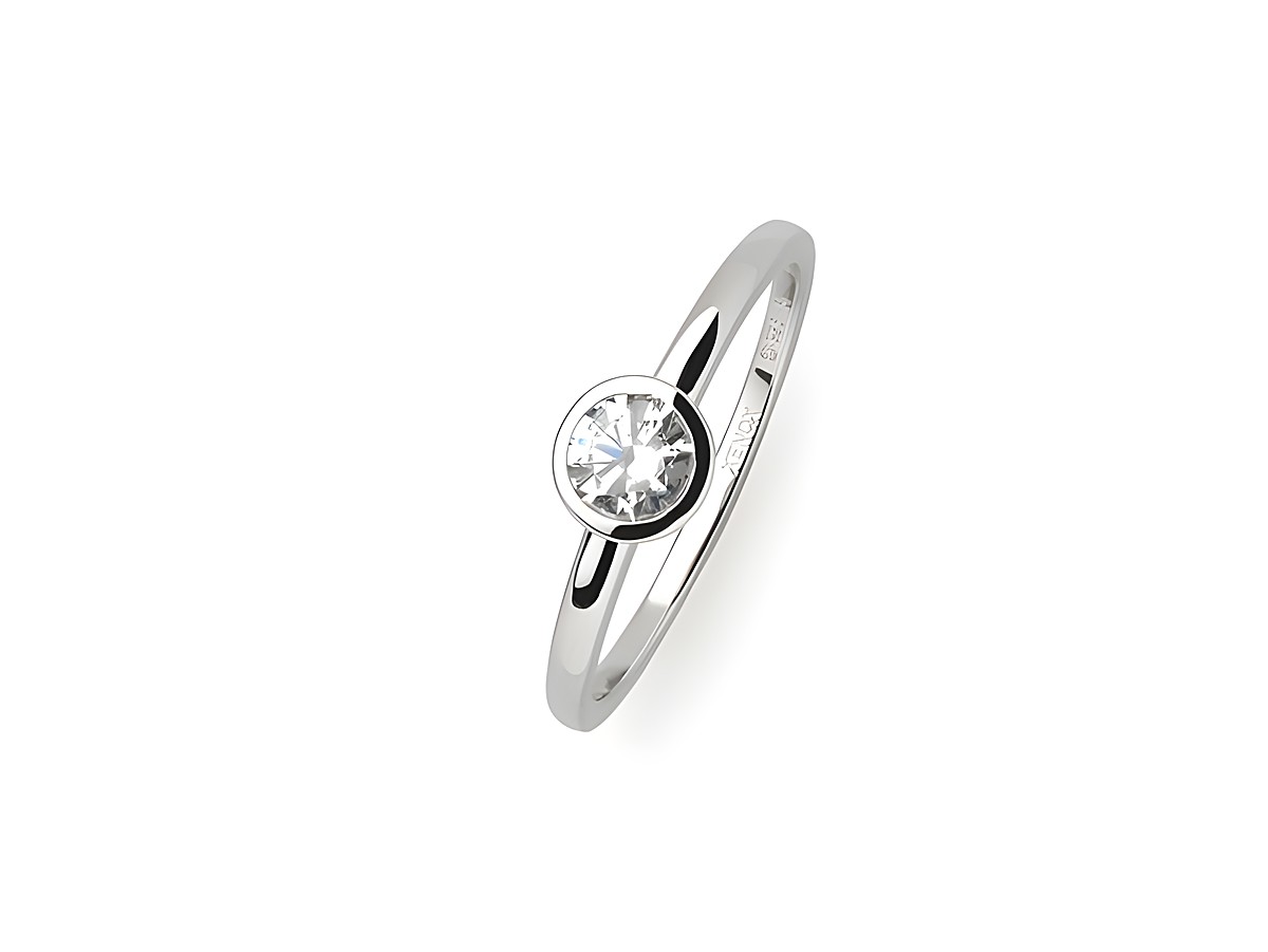 Xenox Sterling Silber Ring XS7279/54 mit einer runden Zarge aus Silber in Größe 54 und einem funkelnden Stein in der Mitte, elegant und modern gestaltet.