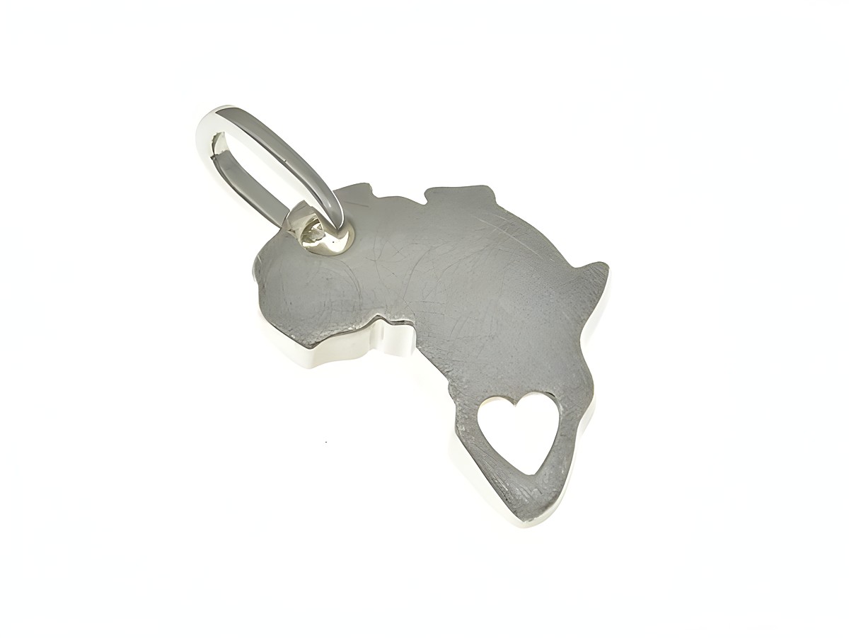 Afrika Anhänger aus rhodiniertem Sterling Silber, gestaltet in Form des Kontinents mit Herzen, hergestellt von Juwelier Harnisch, ideal für internationale Schmuckliebhaber.