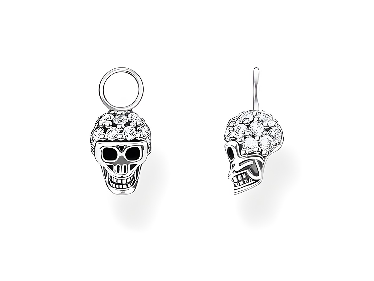 Einhänger aus geschwärztem Silber mit Totenkopf-Design, verziert mit strahlenden Kristallen, Teil der Thomas Sabo Charming Collection, ideal für individuellen Ohrschmuck.