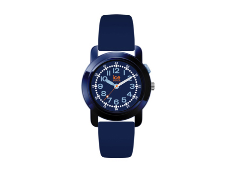 Blaues Ice Watch Modell 024913 ICE find me tracking mit einem runden Ziffernblatt und großen, leuchtenden Zahlen. Armband aus weichem Silikon für hohen Tragekomfort.