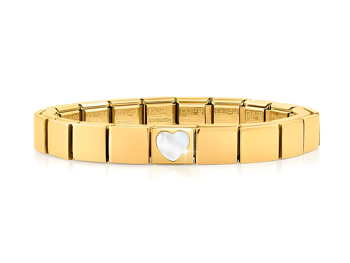 Ein elegantes Armband von Nomination aus Edelstahl in PVD Gelbgold mit einem weißen Herz aus Muschelschalen in der Mitte, hochwertig verarbeitet und stilvoll.