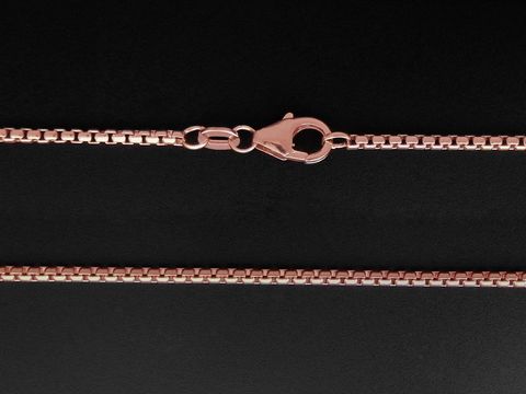 Rotgold Kette im Venezia Design, 1,5 x 1,5 mm, 50 cm lang, 585 Rotgold, Hersteller Juwelier Harnisch, in Rosé und Rotgold, mit praktischem Karabinerverschluss.