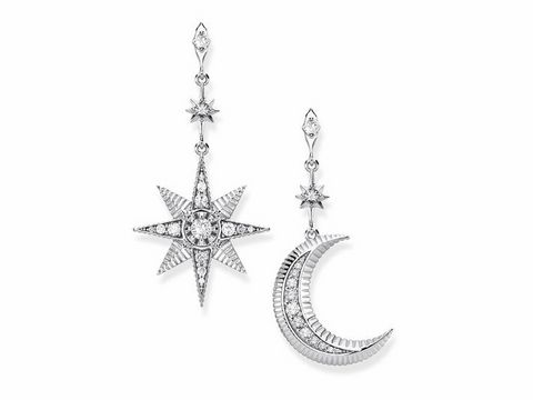 Thomas Sabo Ohrhänger in Silber mit einem kunstvoll gestalteten Stern und einem Mond, beide mit funkelnden Zirkonia verziert, ideal für stilvolle Anlässe.