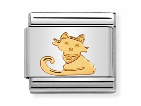 Sitzende Katze aus Gold auf einem silbernen Hintergrund, entworfen von Nomination, geeignet für die Kategorie TIERE, ideal für Schmuckliebhaber.