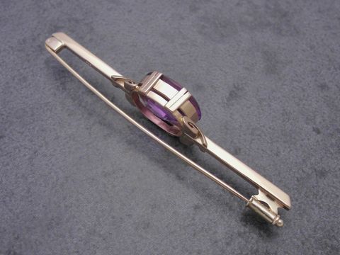 Gold Brosche - Gold 585 - Amethyst - Anstecknadel, Hersteller: Juwelier Harnisch, elegante Brosche mit ovalem Amethyst in schöner Fassungen, ideal für stilvolle Akzente.