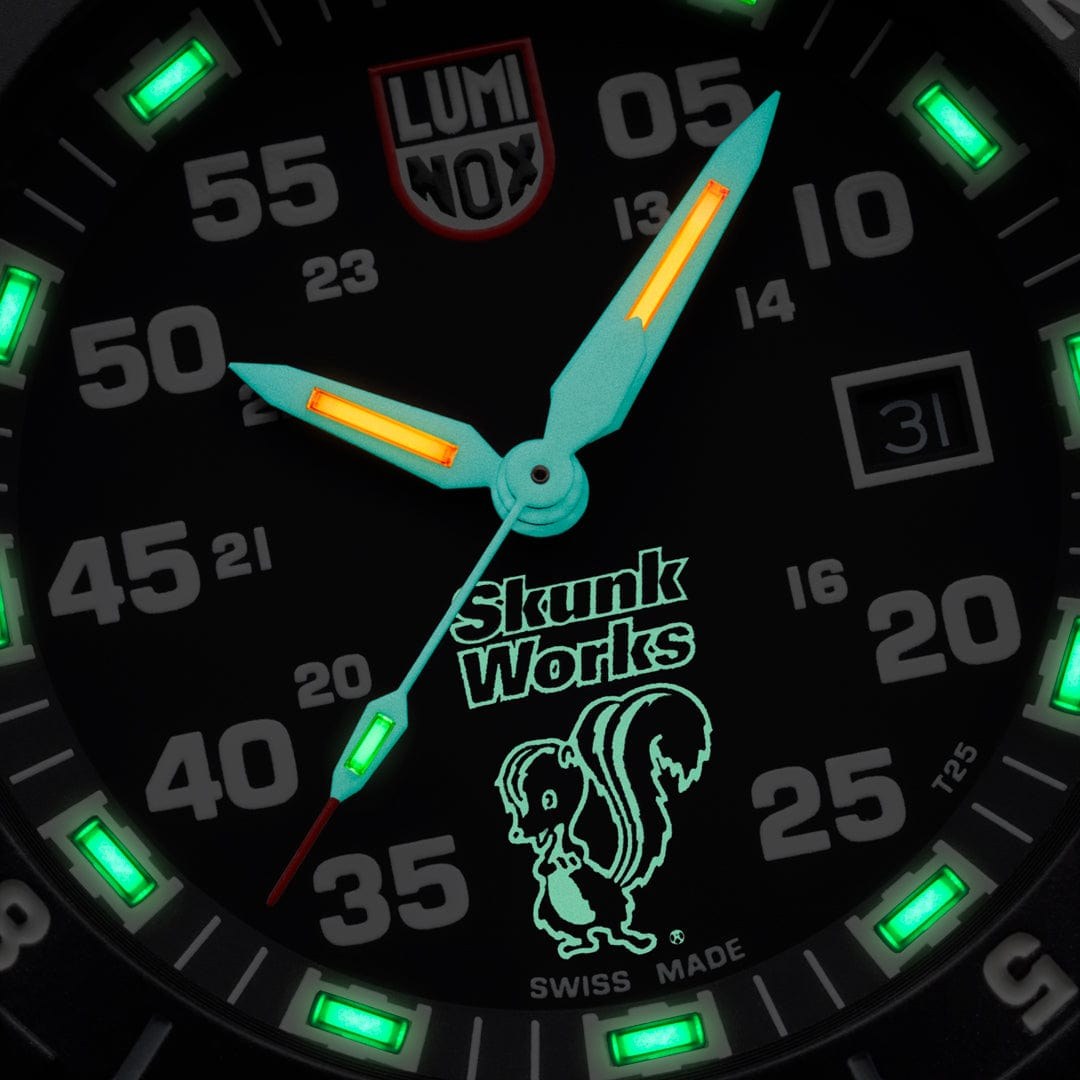 Luminox Uhr - F117 x SKUNK WORKS HERITAGE 6440H - 44 mm – Ansicht 4