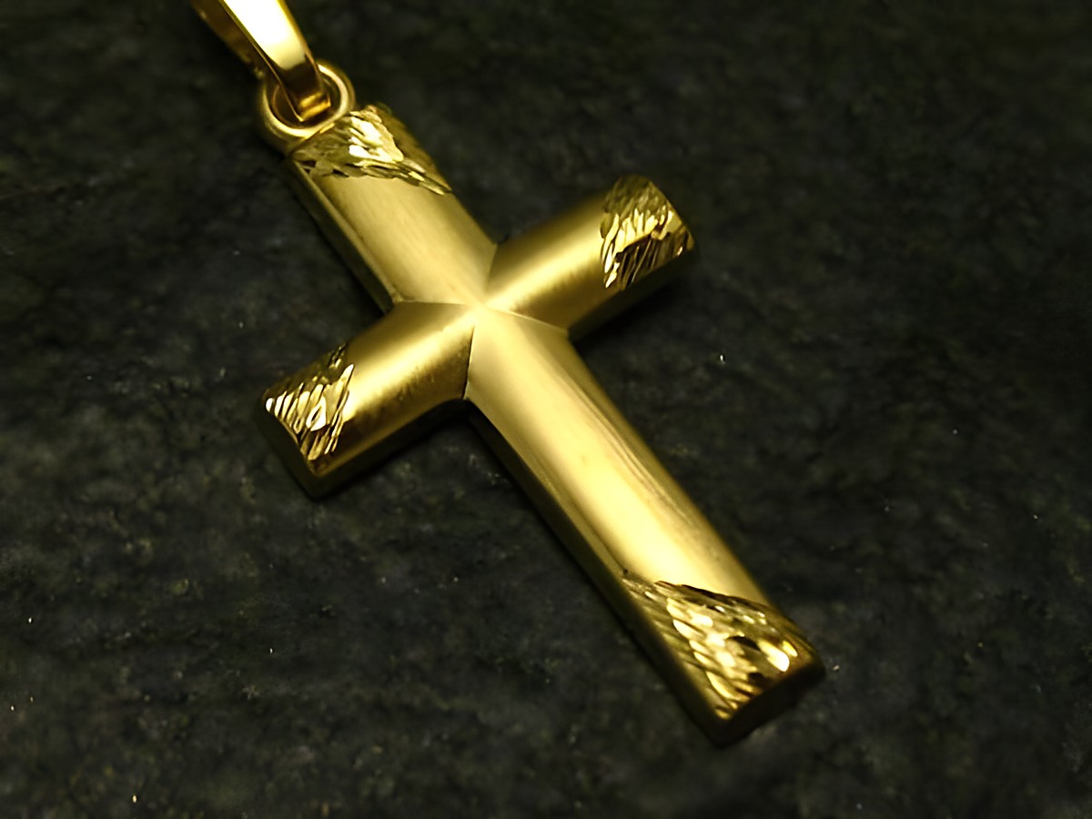 Diamantiertes mattiertes Goldkreuz aus Gold 333, Hersteller Juwelier Harnisch, klassisch gestaltet mit feinen Verzierungen an den_enden, elegant und zeitlos.
