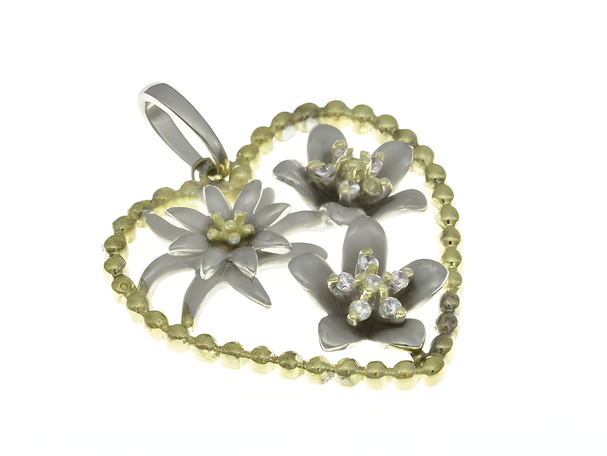Edelweiß Herz Anhänger in Sterling Silber Bicolor rhodiniert mit Zirkonia, verziert mit drei stilisierten Edelweißblüten, elegant eingefasst in eine herzförmige Kontur.
