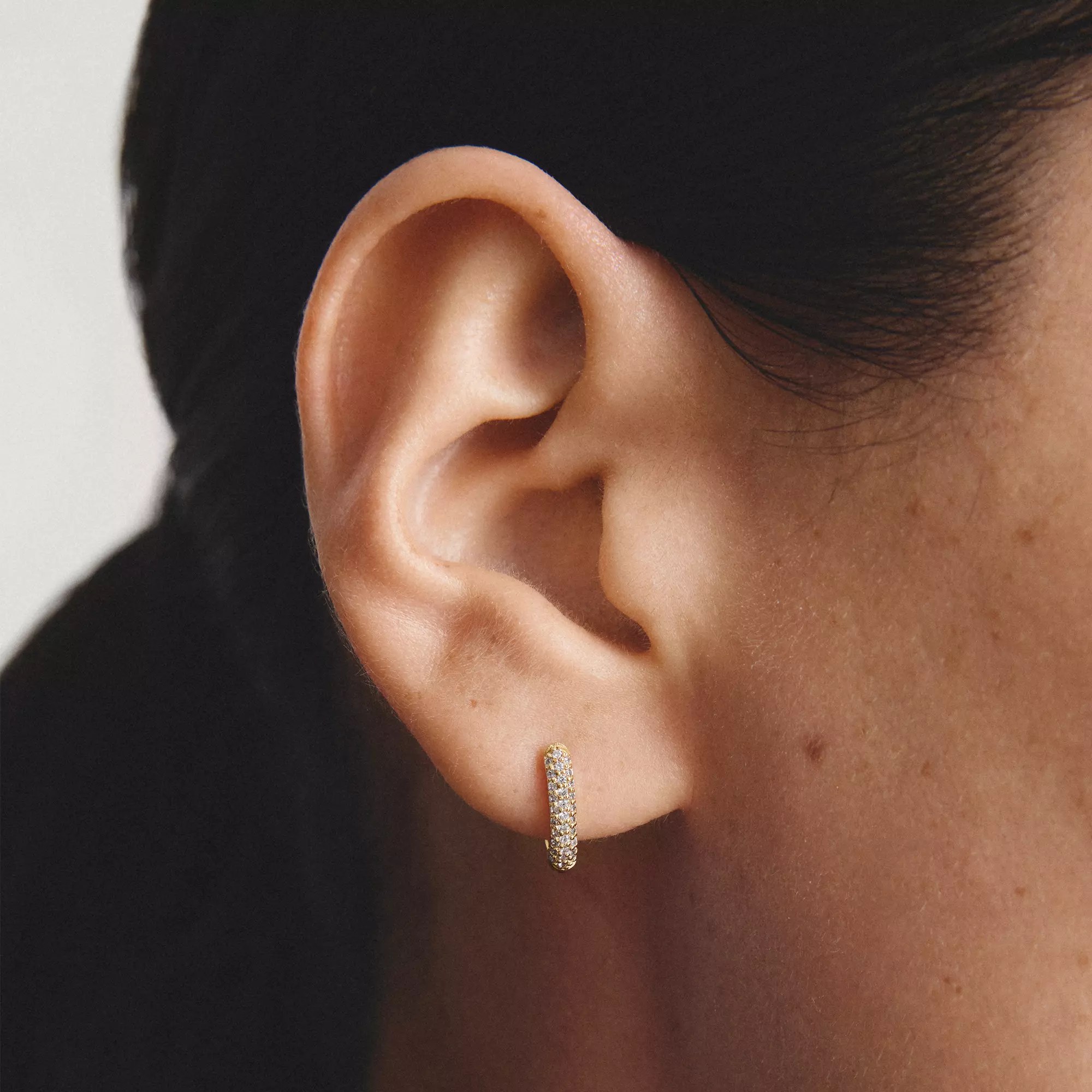 Thomas Sabo Creolen mit weißem Zirkonia – vergoldet – 11,5 mm hoch – Ansicht 3