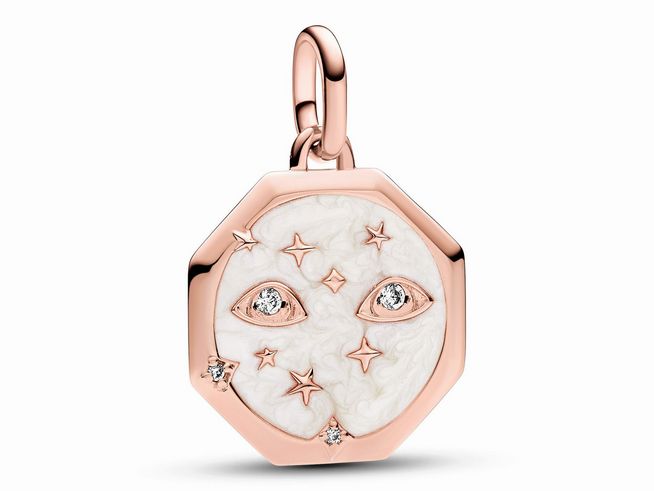 Ein Roségold vergoldetes Medaillon-Charm von Pandora ME, mit funkelnden Zirkonia und weißem Emaille, zeigt ein Gesicht mit Augen und Sternen, ideal für persönliche Schmuckstücke.