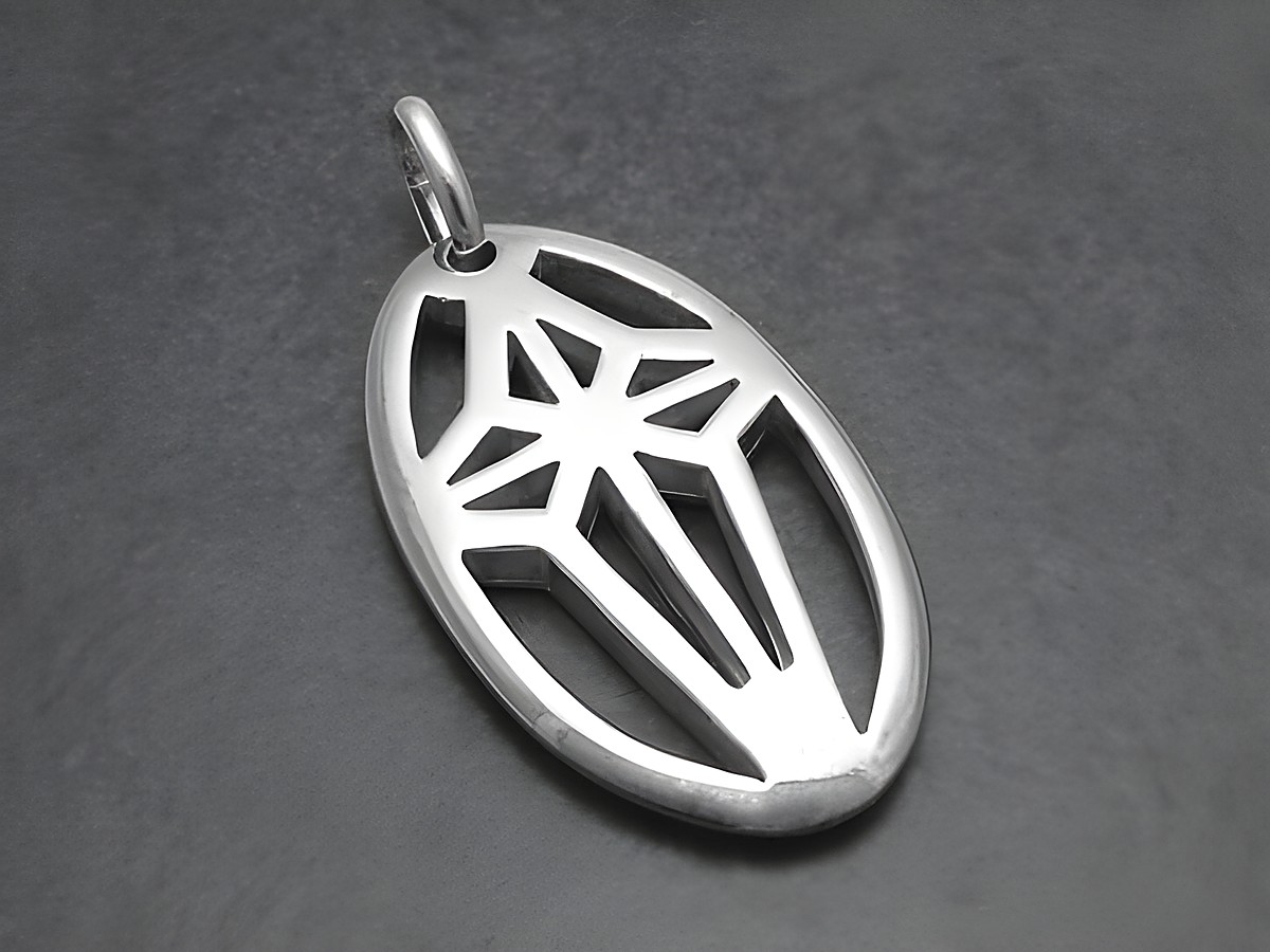 Designer Silber Kreuz Anhänger massiv von Juwelier Harnisch, schlicht und elegant mit einem klaren, geometrischen Design in versilbertem Material. Ideal für jeden Anlass.