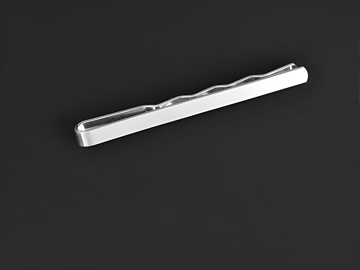 Viereckig silberne Krawattenklammer schlicht elegant mattiert Hersteller Juwelier Harnisch Krawattenklammern moderne Accessoires für stilvolle Herrenmode.