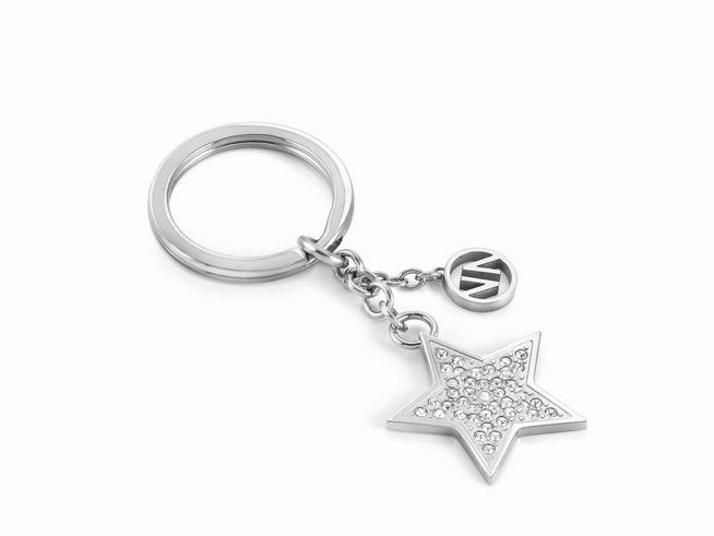 Edelstahl Schlüsselring mit einem funkelnden Sternanhänger, besetzt mit Kristallen, und einem kleinen Anhänger mit dem Logo des Herstellers Nomination in Silber.