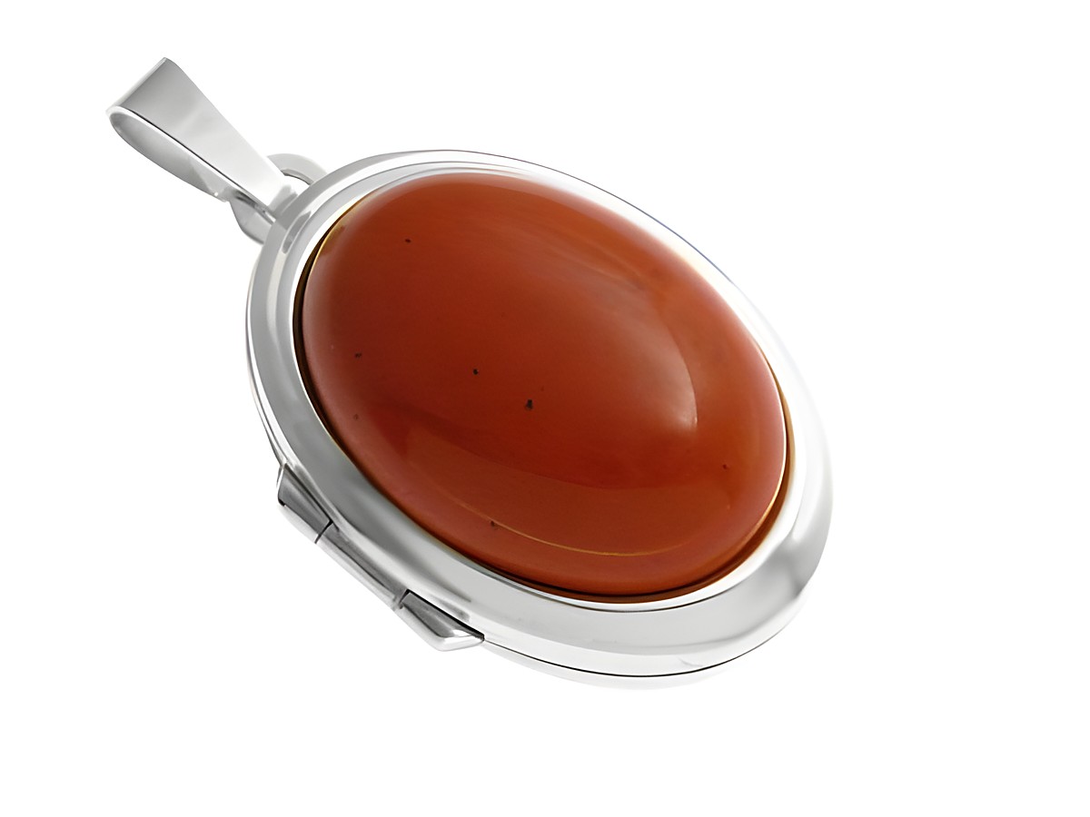 Jaspis Cabochon in ovaler Form, gefasst in einem eleganten Sterling Silber Medaillon, Hersteller Juwelier Harnisch, ideal für stilvolle Schmuckliebhaber.