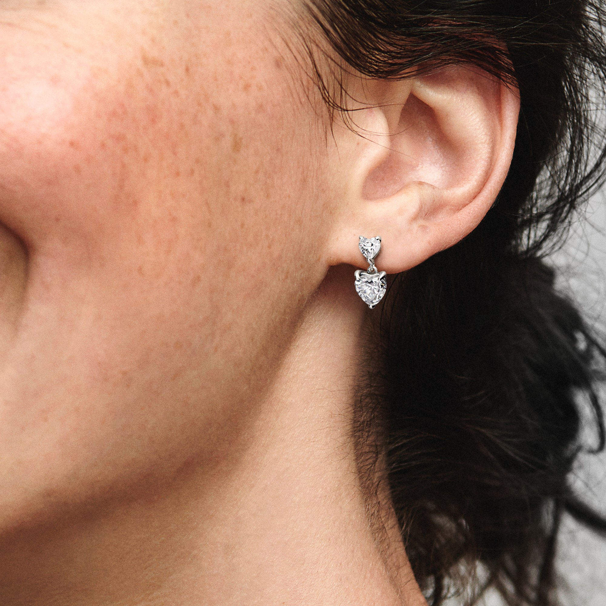 Pandora Doppelherz Funkelnde Ohrringe - Sterling Silber Zirkonia – Ansicht 3