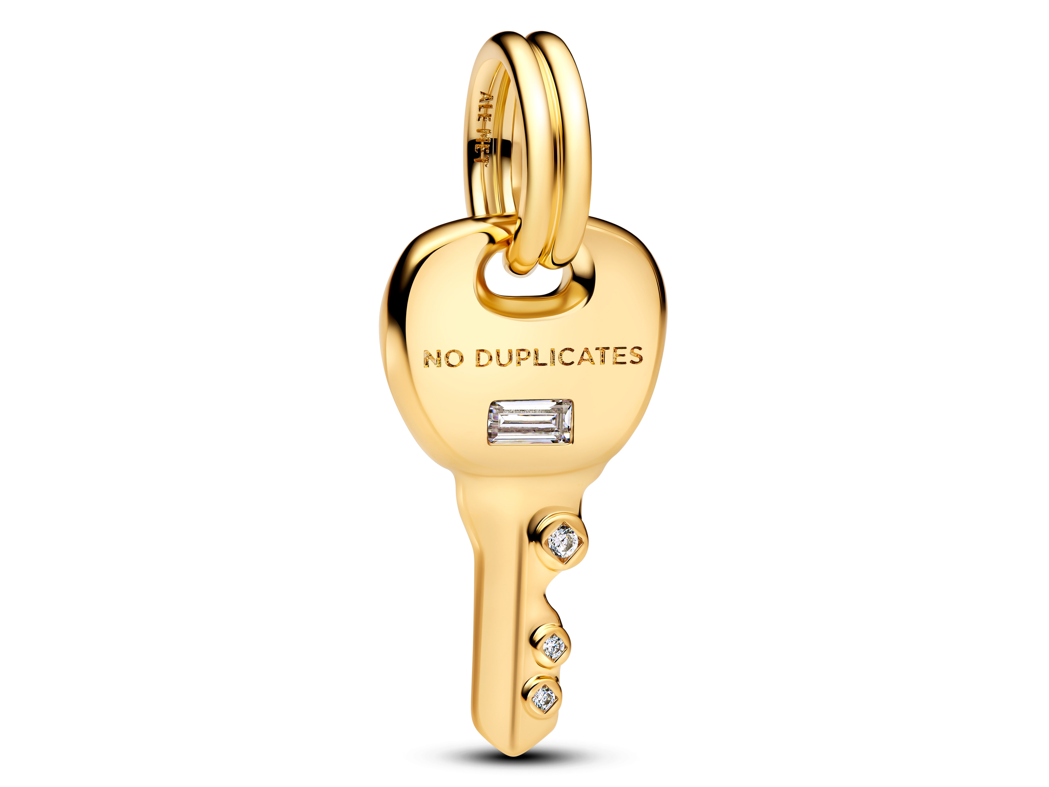 Charm Anhänger in Form eines Schlüssels, vergoldet in Gelbgold, verziert mit funkelnden Zirkonia, Hersteller Pandora, Modell 764347C01, ideal für Schmuckliebhaber und Neuheiten.