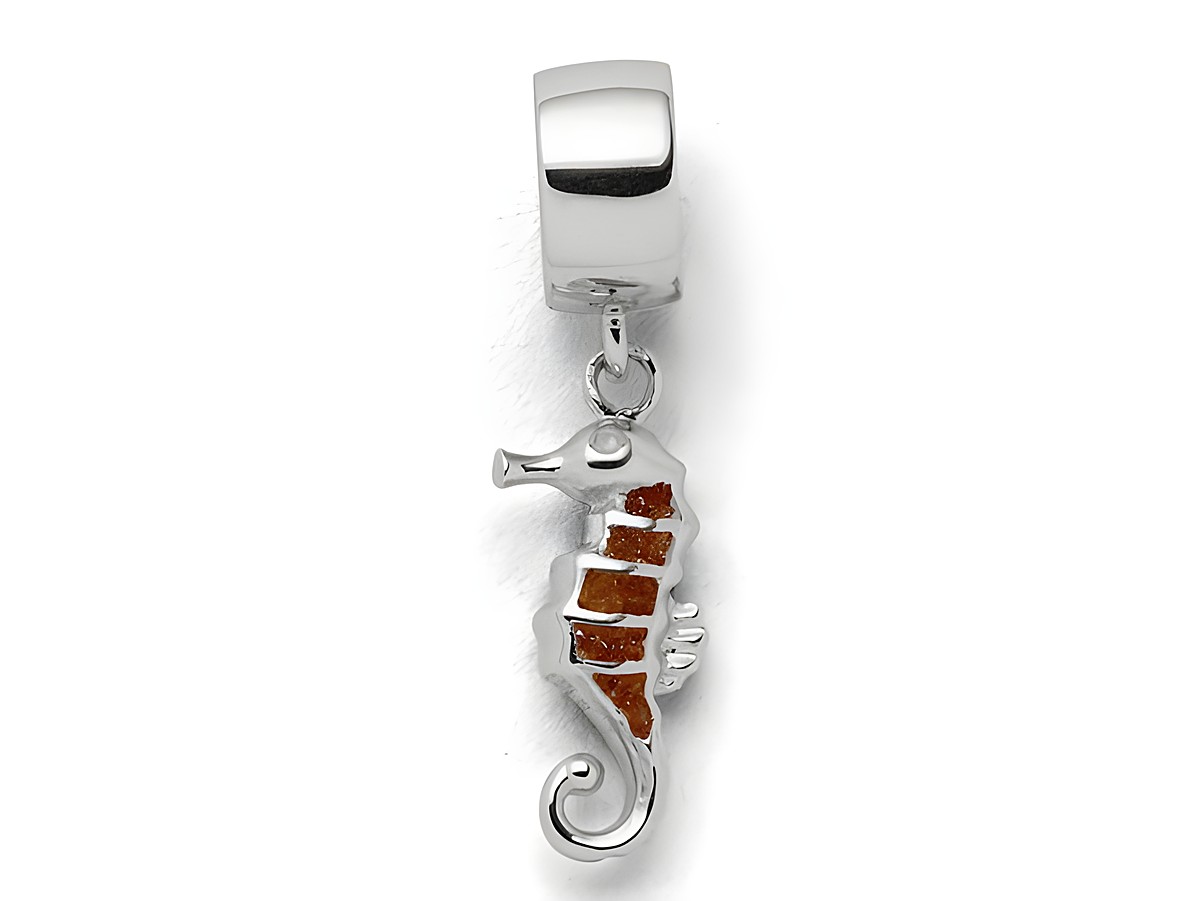 Charm eines Seepferds aus Sterling Silber mit eingearbeiteten Bernsteinelementen in Orange, ideal für eine individuelle Schmuckkollektion. Passend für DUR Charms.