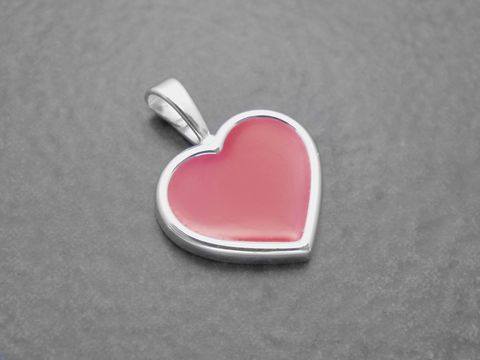 Herz rot lackiert - Sterling Silber Anhänger - Lack Rot, Hersteller: Juwelier Harnisch, für Kinder. Der Anhänger hat eine herzförmige Gestaltung mit glänzendem roten Lack.