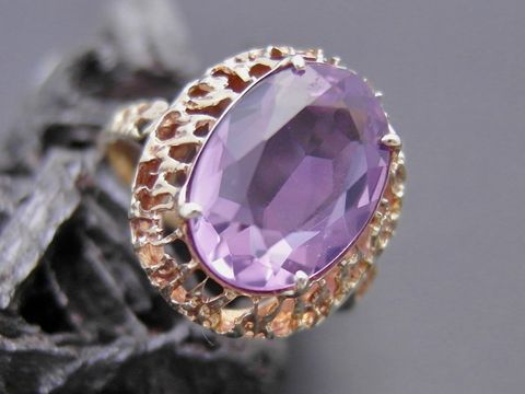 Goldring fantastisch Gr. 57,5 mit Amethyst in Gold 585, Hersteller Juwelier Harnisch, bis Gr. 58/18,5. Der Ring hat eine ovale, facettierte Amethystfassung mit filigranem Golddesign.