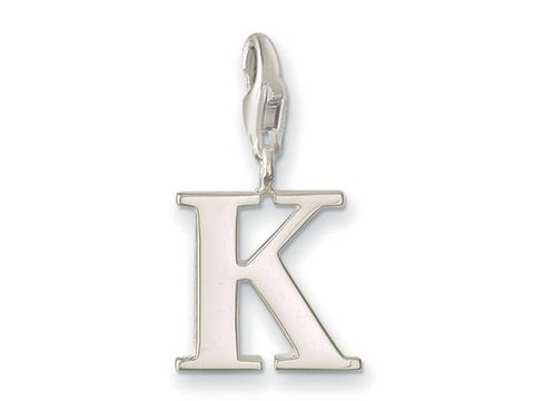 Silberner Buchstaben Charm Anhänger K von Thomas Sabo, elegant und modern gestaltet, ideal für persönliche Schmuckstücke und Kombinationen mit anderen Charms.
