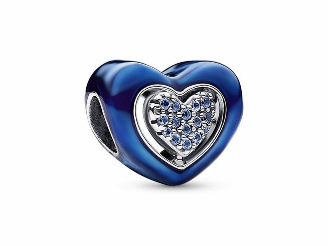 Blaues drehbares Herz Charm aus Sterling Silber mit blauen Kristallen und blauer Emaille, hergestellt von Pandora, ideal für Schmuckliebhaber.