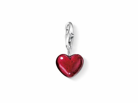 40000388-0 Thomas Sabo Herz Anhänger in Silber mit rot emaillierter Oberfläche, ideal für Schmuckliebhaber, verkörpert die Liebe und Zuneigung. Perfekt für persönliche und bedeutungsvolle Geschenke.