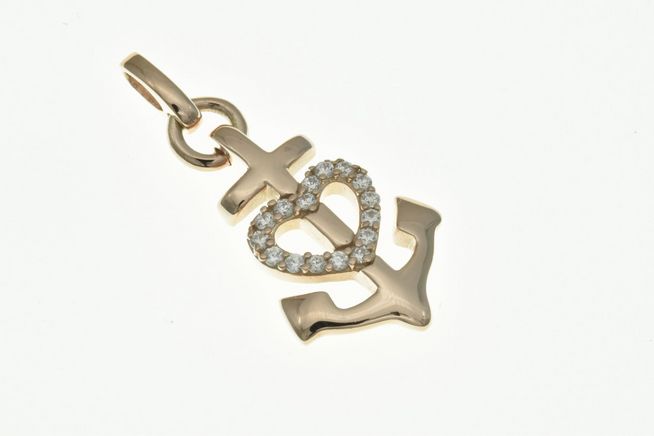 Ein Anhänger aus sterling Silber in Roségold mit einem Anker und einem Herz, besetzt mit Zirkonia, symbolisiert Glaube, Liebe und Hoffnung, hergestellt von Juwelier Harnisch.