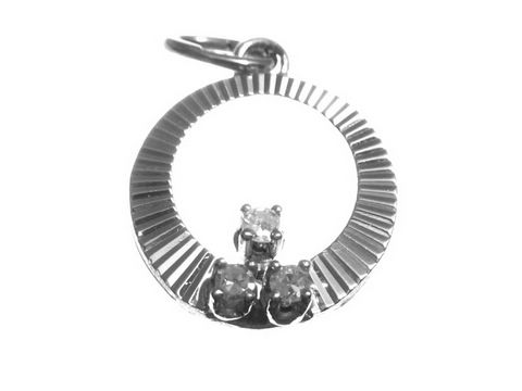 Rund Diamant Gold Anhänger aus Weißgold mit einem Durchmesser von 17 mm, liebevoll gestaltet von Juwelier Harnisch, verziert mit Diamanten und Brillianten.