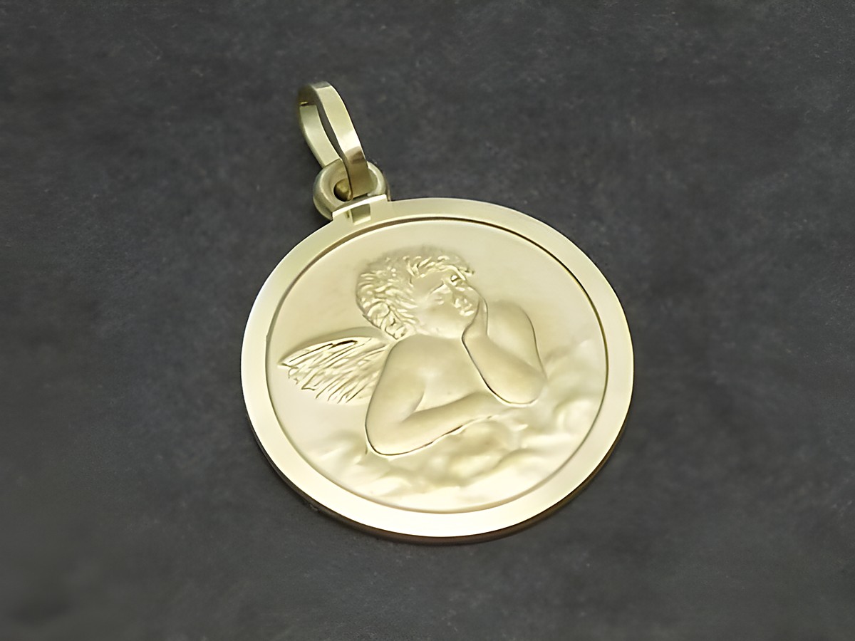 Raphael Anhänger aus Gold 333 mit dem Motiv eines nachdenklichen Schutzengels, gefertigt von Juwelier Harnisch, inklusive feiner Gravuren.