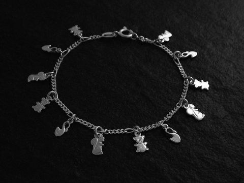 Silberarmband filigran 18 cm Anker mit kleinen Tierchen, Hersteller Juwelier Harnisch, ohne Stein, zarte Gliederkette sorgt für eleganten Glanz.