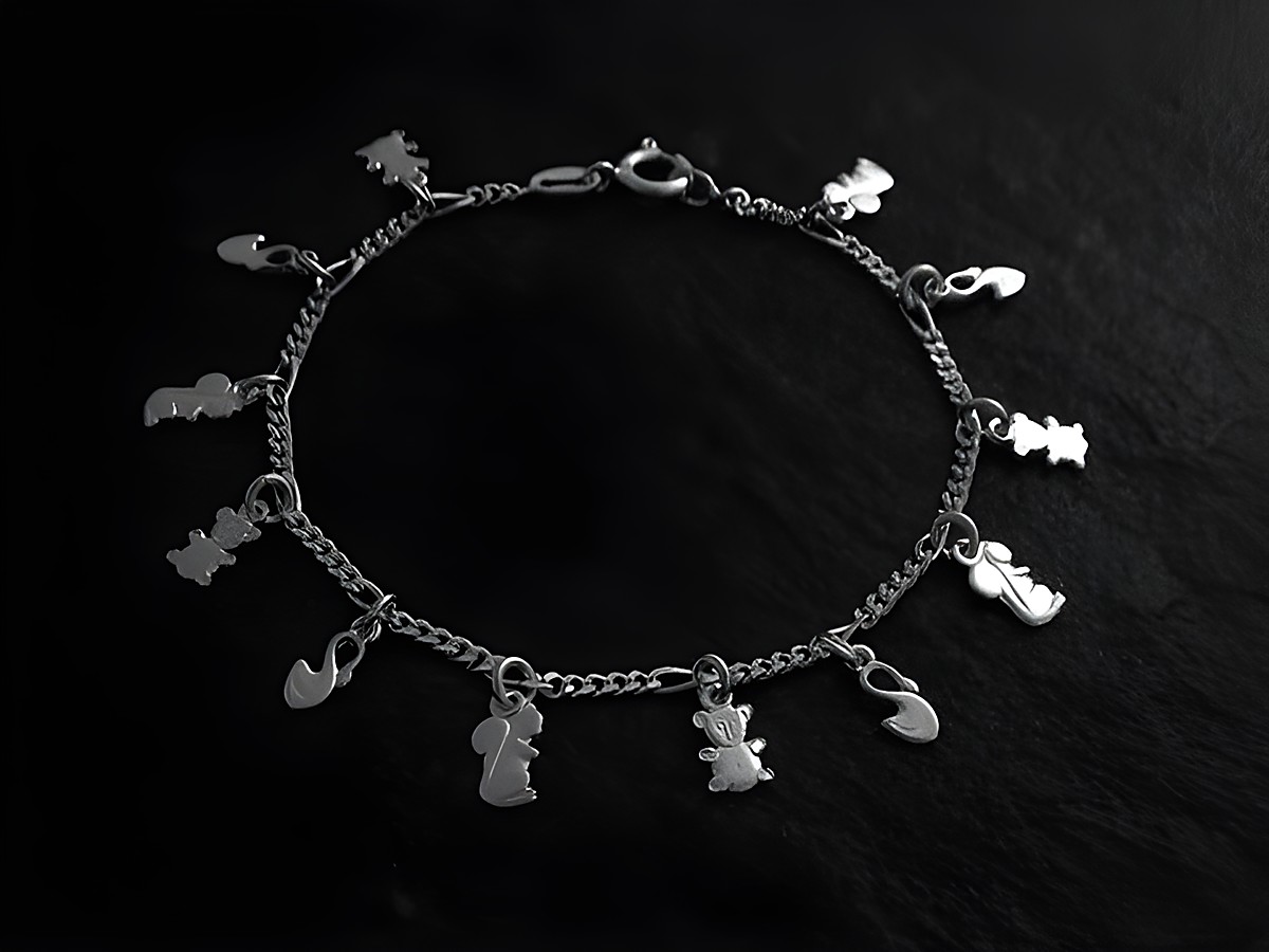 Silberarmband filigran 18 cm Anker mit kleinen Tierchen, Hersteller Juwelier Harnisch, ohne Stein, zarte Gliederkette sorgt für eleganten Glanz.
