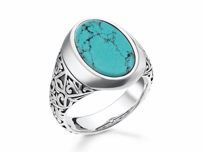 Herrenring von Thomas Sabo aus Sterling Silber mit einem ovalen, imitierten Türkis und einer detaillierten, glänzenden Musterung, Größe 62.