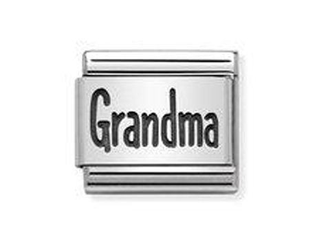 Silbernes Plättchen von Nomination mit der Inschrift Grandma, Teil der Composable Classic Reihe, Hersteller SilverShine. Ideal für persönliche Schmuckkreationen.
