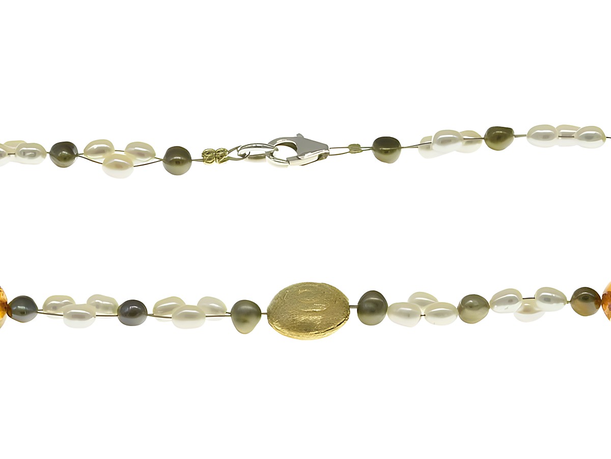 Perlenkette aus Süßwasser-Zuchtperlen in Weiß, Grün und Orange, Größe 3,5-8 mm, 41 cm lang, mit Bernstein und einem silbernen Verschluss, Hersteller Juwelier Harnisch.