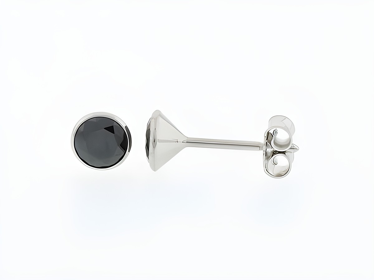 Silber Ohrringe in Kelchform mit schwarz gefasstem Zirkonia, Durchmesser 5,2 mm, von Juwelier Harnisch, elegant und zeitlos für jeden Anlass.
