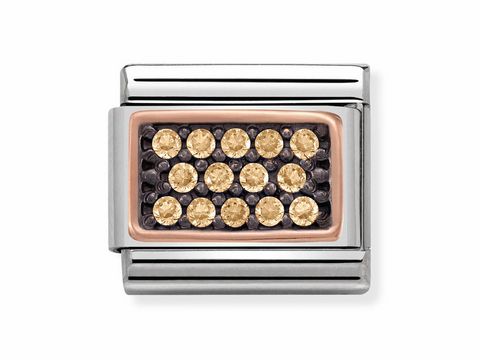 Rechteckiger Charm aus der Serie Composable Classic von Nomination in Champagne-Farbe mit glänzenden Steinen, in einem eleganten Design, ideal zur individuellen Schmuckgestaltung.