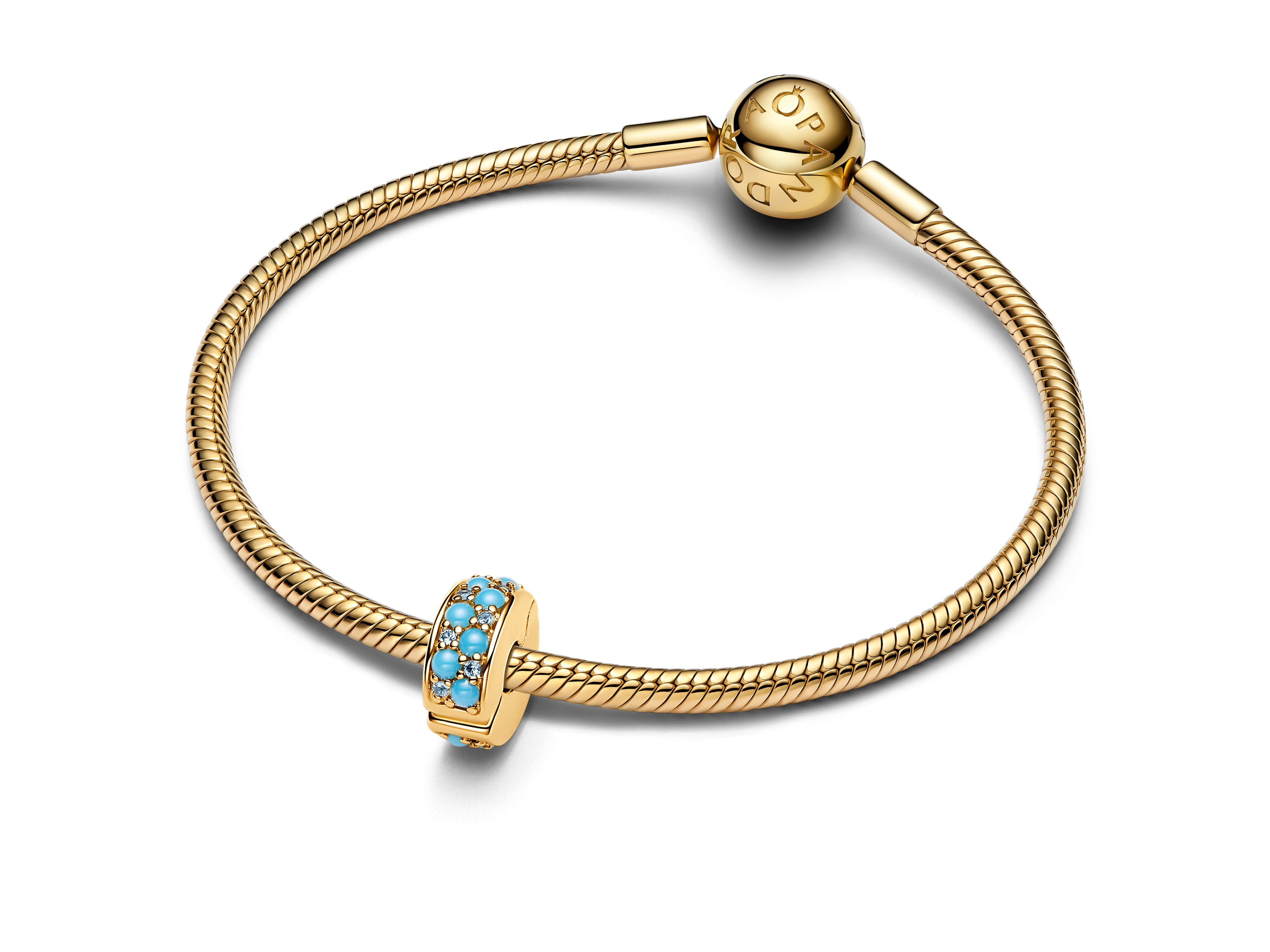 Armband von Pandora in Aqua Blue mit gelbgoldvergoldeter Basis und funkelndem Clip, perfekt für Stil und Eleganz. Neuheiten für schmuckbegeisterte Frauen.
