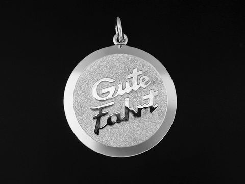 Silber Anhänger aus 925 Sterling Silber rhodiniert mit der Gravur Gute Fahrt, Hersteller Juwelier Harnisch, als Glücksbringer gestaltet.