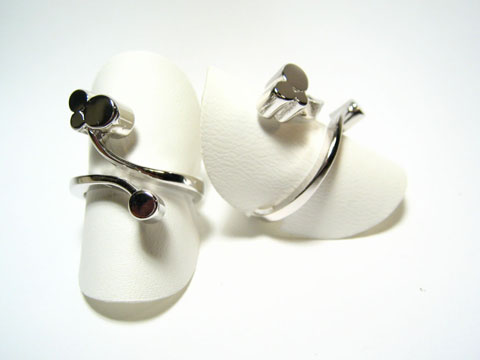 Silber Ring rhodiniert mit Phantasie Muster, verstellbar, Hersteller Juwelier Harnisch, ohne Stein, elegant und modern, ideal für jeden Anlass.