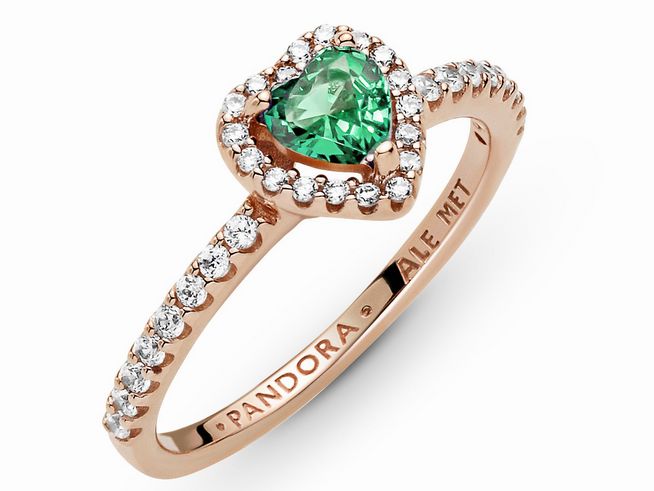 188421560-0 Funkelnder Pandora Ring aus Roségold mit herzförmigem, grünem Kristall und von kleinen, klaren Steinen umgeben. Größe 60, ideal für besondere Anlässe oder als Geschenk.